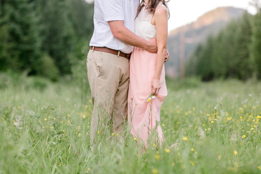 Wildflower Family Session (Glendale Oregon) | Becca Sue Photography - www.beccasuephotography.com