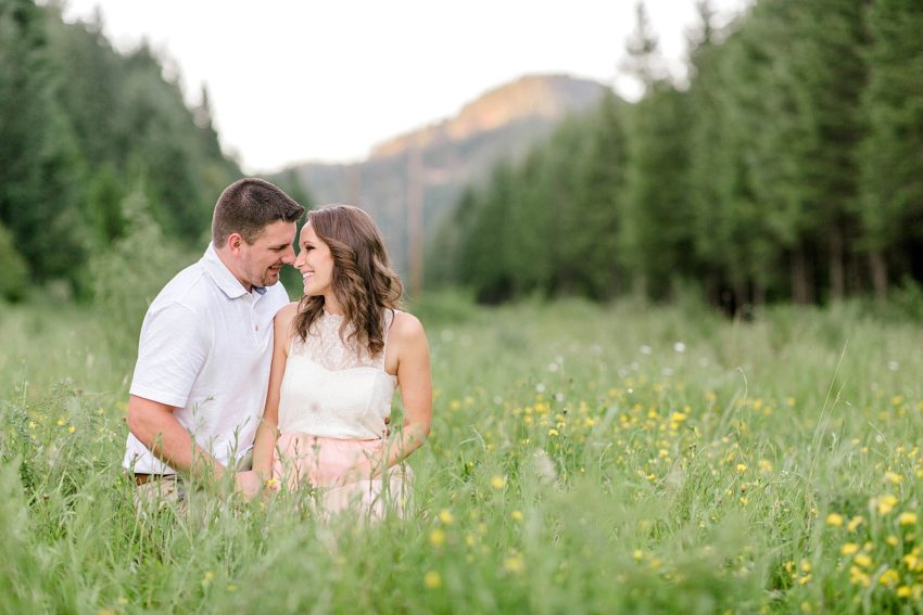 Wildflower Family Session (Glendale Oregon) | Becca Sue Photography - www.beccasuephotography.com