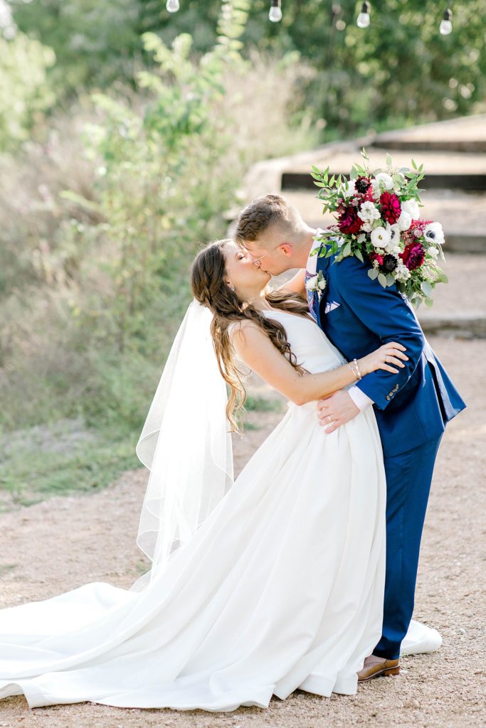 Romantic Summer Wedding (McKinney, Texas) | Becca Sue Photography - www.beccasuephotography.com