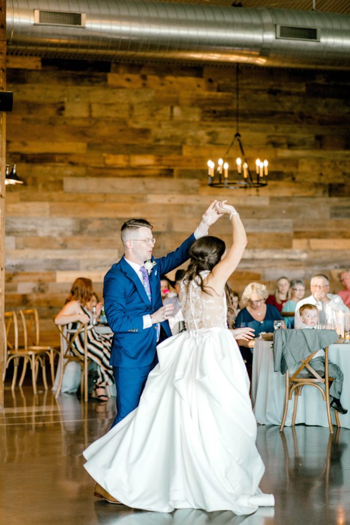 Romantic Summer Wedding (McKinney, Texas) | Becca Sue Photography - www.beccasuephotography.com