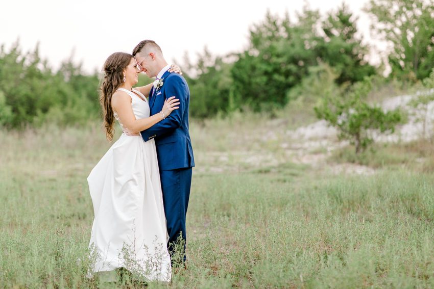 Romantic Summer Wedding (McKinney, Texas) | Becca Sue Photography - www.beccasuephotography.com