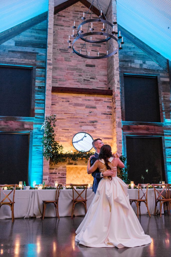 Romantic Summer Wedding (McKinney, Texas) | Becca Sue Photography - www.beccasuephotography.com