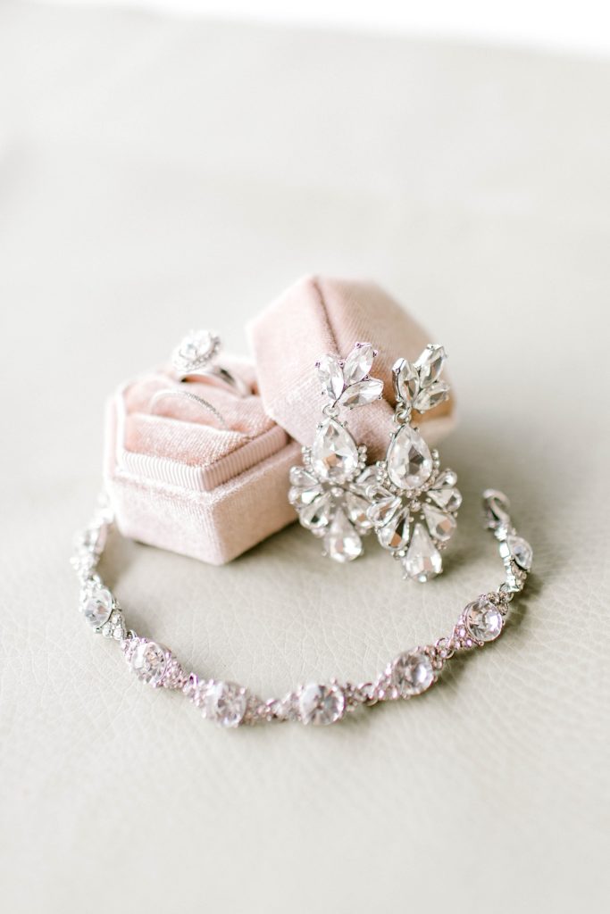 Romantic Summer Wedding (McKinney, Texas) | Becca Sue Photography - www.beccasuephotography.com