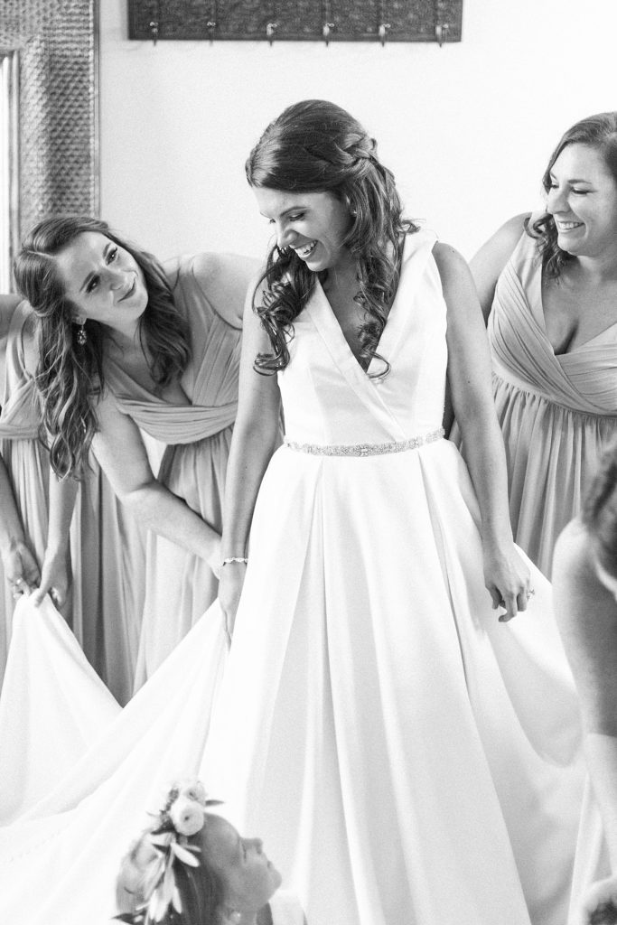 Romantic Summer Wedding (McKinney, Texas) | Becca Sue Photography - www.beccasuephotography.com