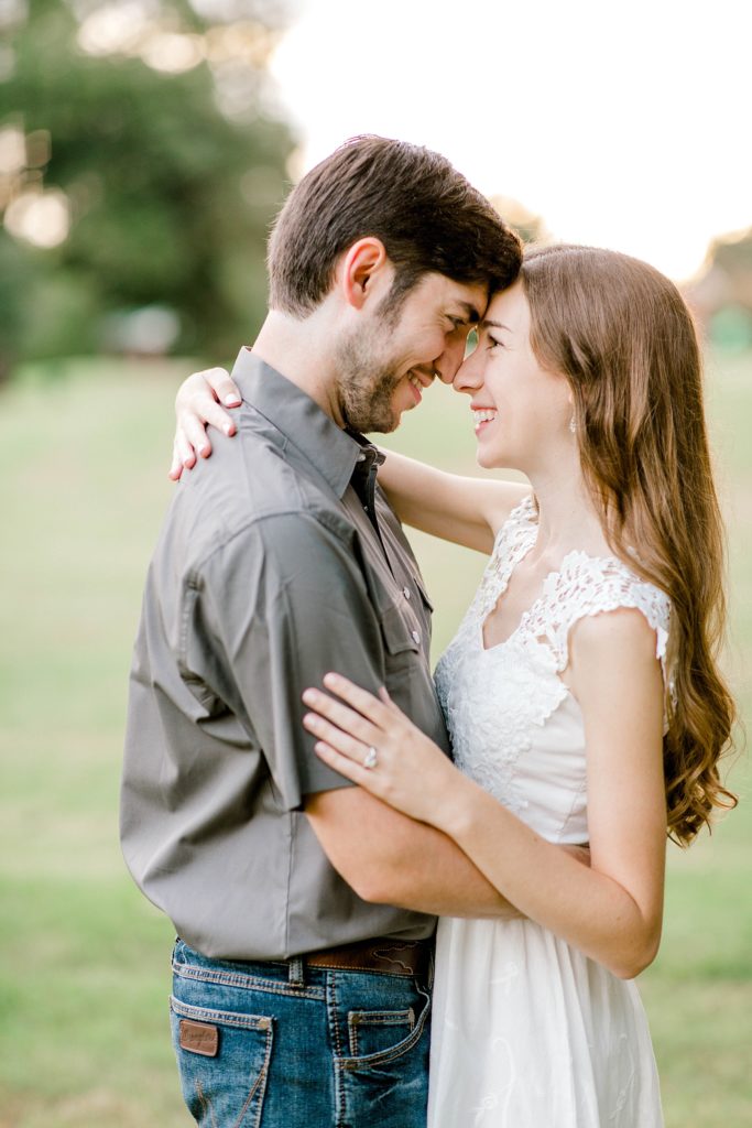 Summer Creek Engagement Session (Flower Mound, Texas) | Becca Sue Photography - www.beccasuephotography.com