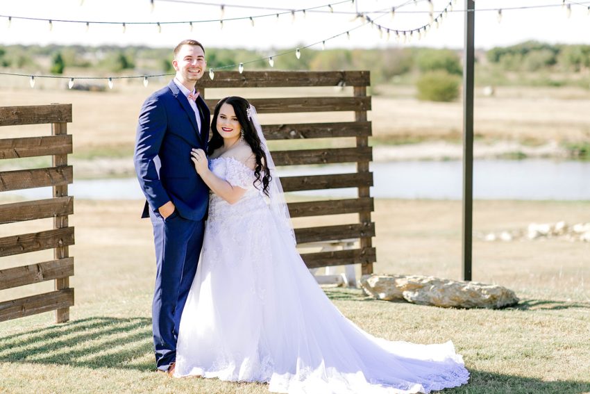 Navy and Blush Fall Wedding (Krum, Texas) | Becca Sue Photography - www.beccasuephotography.com