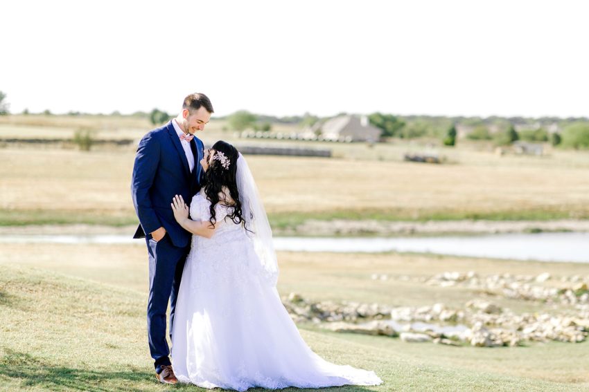 Navy and Blush Fall Wedding (Krum, Texas) | Becca Sue Photography - www.beccasuephotography.com