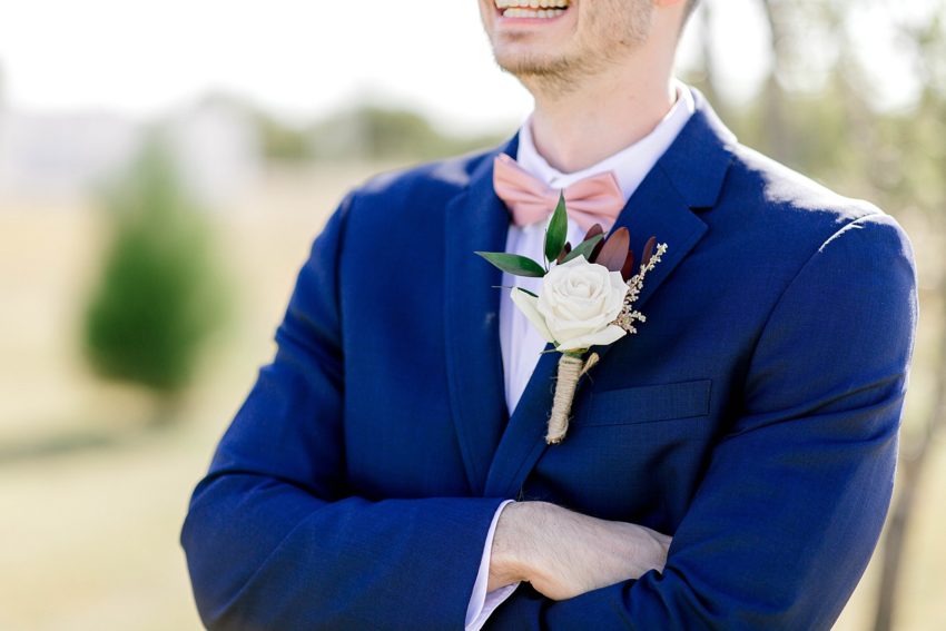 Navy and Blush Fall Wedding (Krum, Texas) | Becca Sue Photography - www.beccasuephotography.com