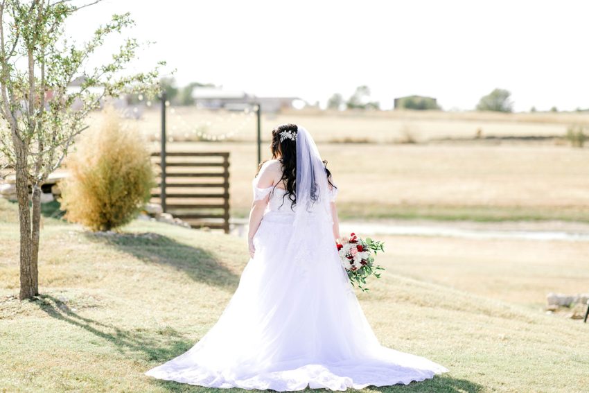 Navy and Blush Fall Wedding (Krum, Texas) | Becca Sue Photography - www.beccasuephotography.com