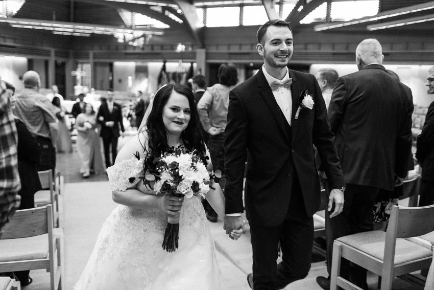 Navy and Blush Fall Wedding (Krum, Texas) | Becca Sue Photography - www.beccasuephotography.com