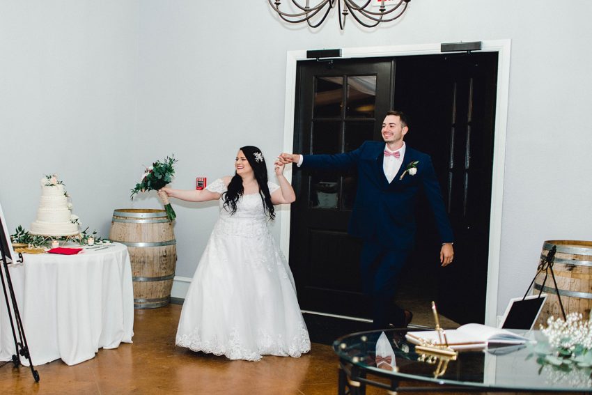 Navy and Blush Fall Wedding (Krum, Texas) | Becca Sue Photography - www.beccasuephotography.com