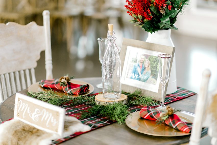 Christmas Winter Wedding (Emory, Texas) | Becca Sue Photography - www.beccasuephotography.com