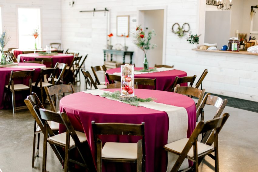 Christmas Winter Wedding (Emory, Texas) | Becca Sue Photography - www.beccasuephotography.com