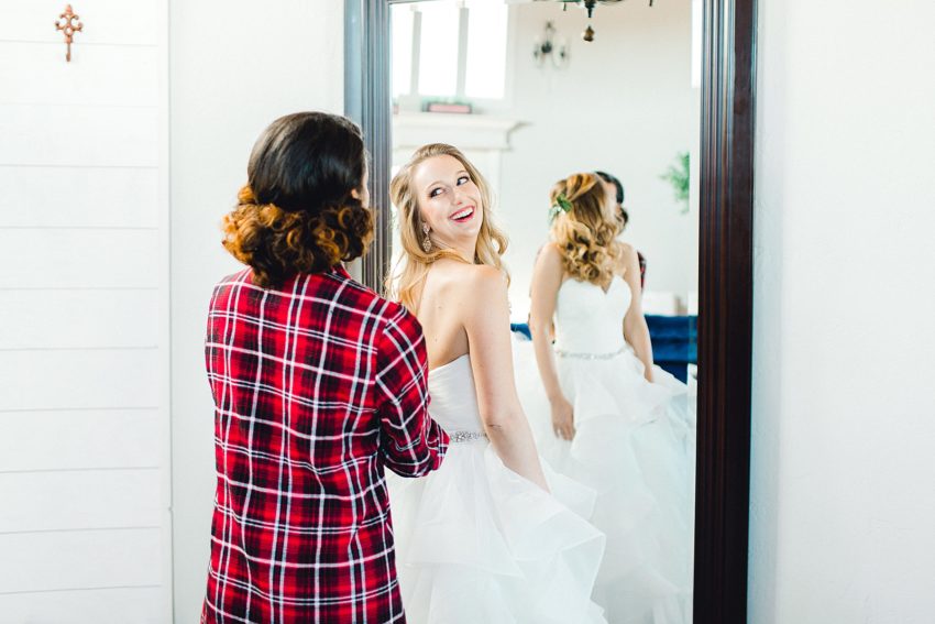 Christmas Winter Wedding (Emory, Texas) | Becca Sue Photography - www.beccasuephotography.com