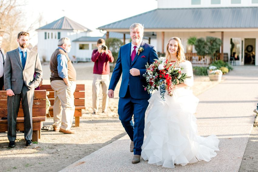 Christmas Winter Wedding (Emory, Texas) | Becca Sue Photography - www.beccasuephotography.com