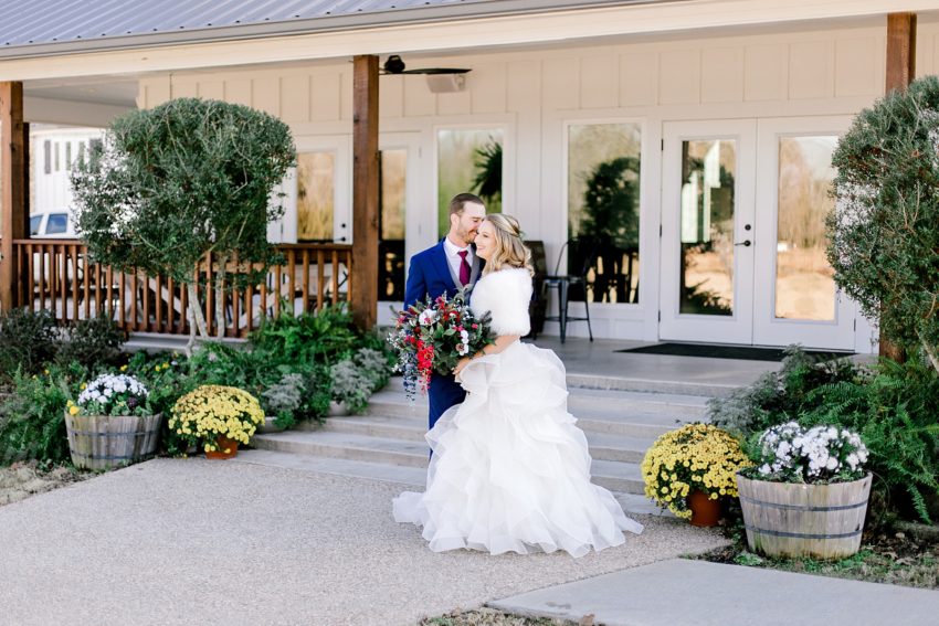 Christmas Winter Wedding (Emory, Texas) | Becca Sue Photography - www.beccasuephotography.com