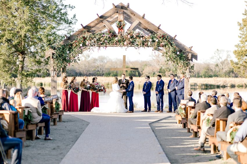 Christmas Winter Wedding (Emory, Texas) | Becca Sue Photography - www.beccasuephotography.com