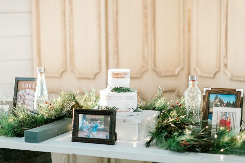 Christmas Winter Wedding (Emory, Texas) | Becca Sue Photography - www.beccasuephotography.com