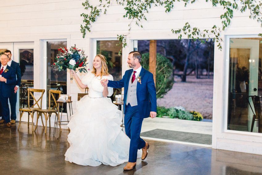 Christmas Winter Wedding (Emory, Texas) | Becca Sue Photography - www.beccasuephotography.com