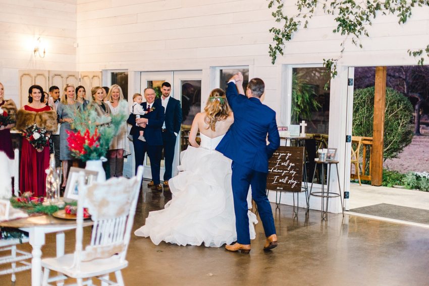 Christmas Winter Wedding (Emory, Texas) | Becca Sue Photography - www.beccasuephotography.com