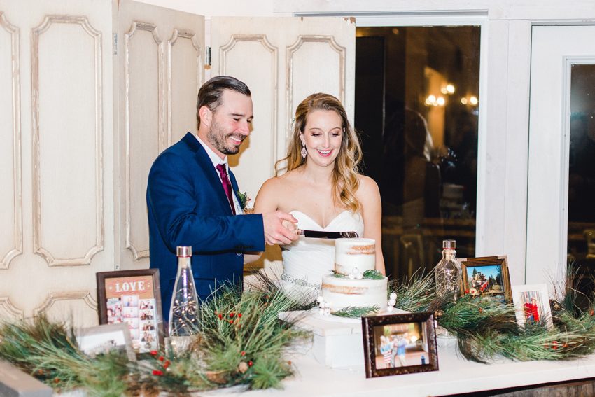 Christmas Winter Wedding (Emory, Texas) | Becca Sue Photography - www.beccasuephotography.com