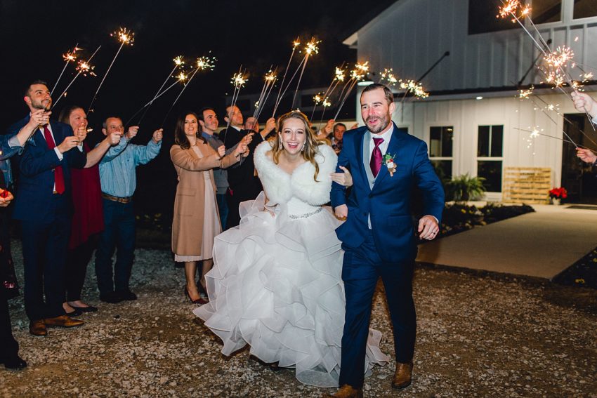Christmas Winter Wedding (Emory, Texas) | Becca Sue Photography - www.beccasuephotography.com