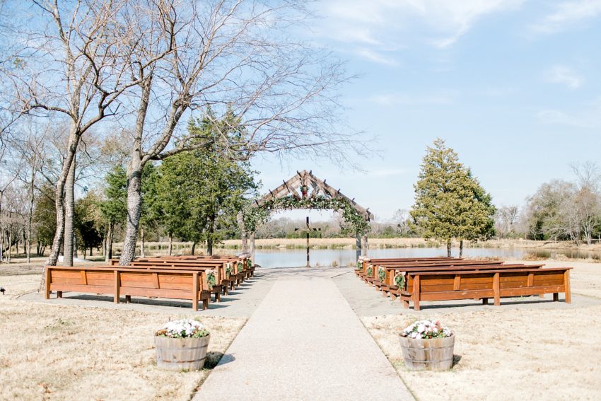 Christmas Winter Wedding (Emory, Texas) | Becca Sue Photography - www.beccasuephotography.com