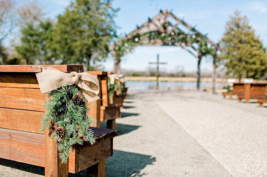Christmas Winter Wedding (Emory, Texas) | Becca Sue Photography - www.beccasuephotography.com