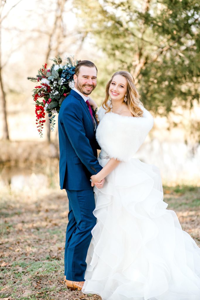Christmas Winter Wedding (Emory, Texas) | Becca Sue Photography - www.beccasuephotography.com