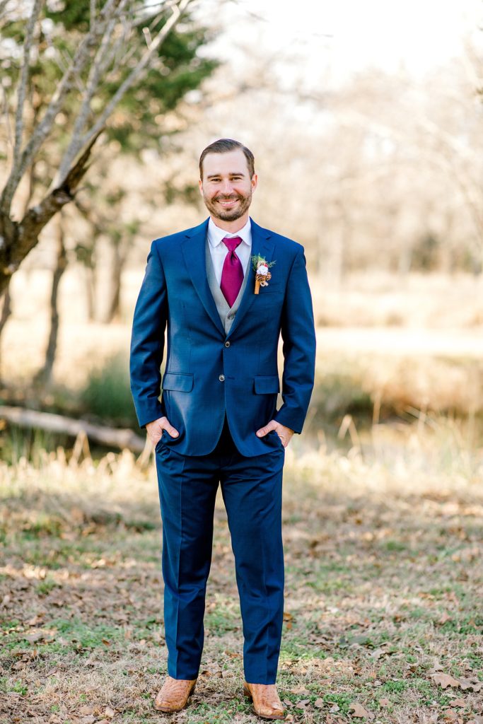 Christmas Winter Wedding (Emory, Texas) | Becca Sue Photography - www.beccasuephotography.com