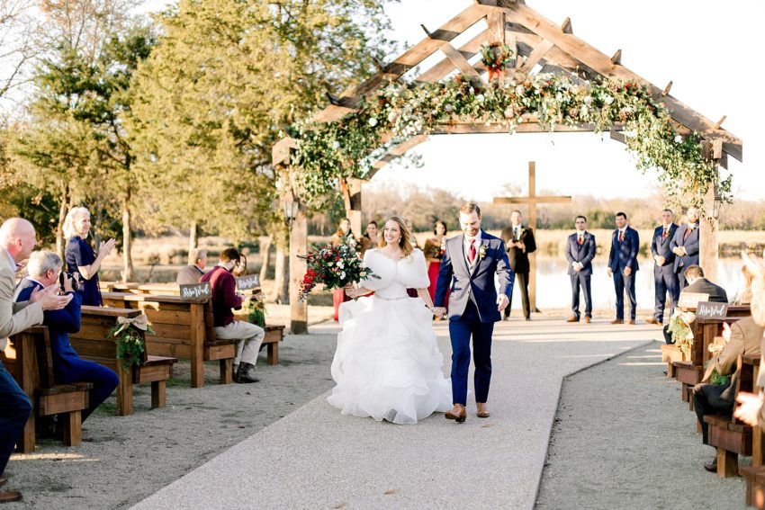 Christmas Winter Wedding (Emory, Texas) | Becca Sue Photography - www.beccasuephotography.com