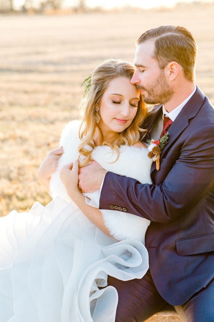 Christmas Winter Wedding (Emory, Texas) | Becca Sue Photography - www.beccasuephotography.com