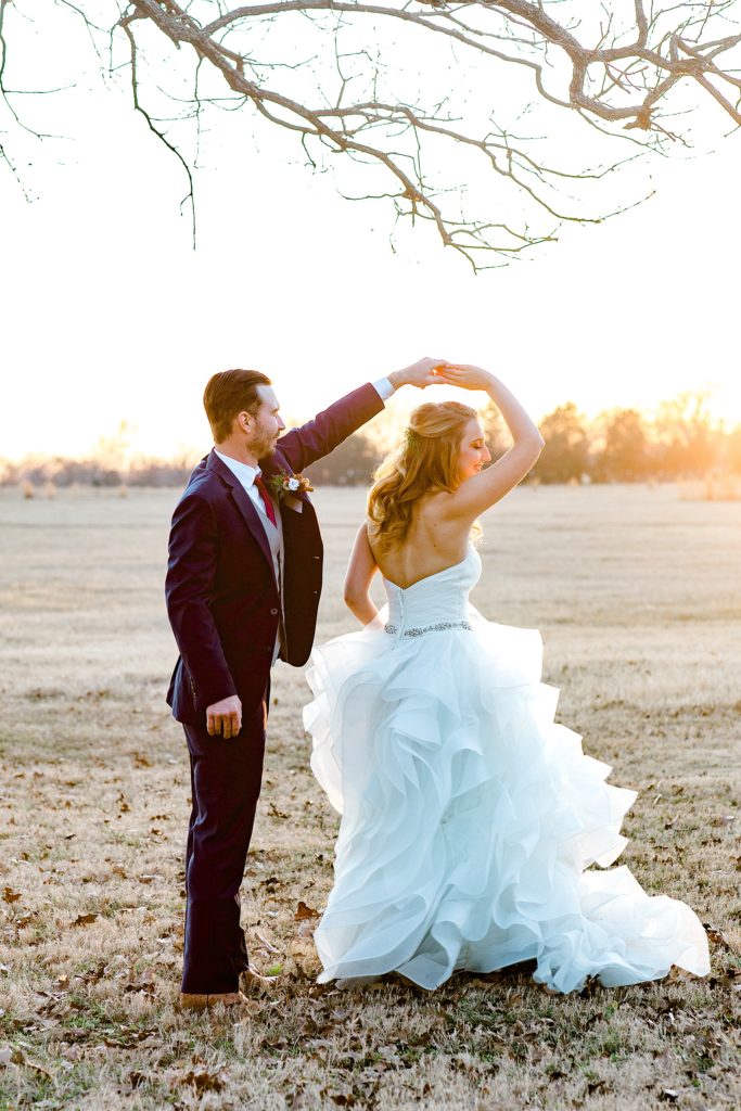 Christmas Winter Wedding (Emory, Texas) | Becca Sue Photography - www.beccasuephotography.com