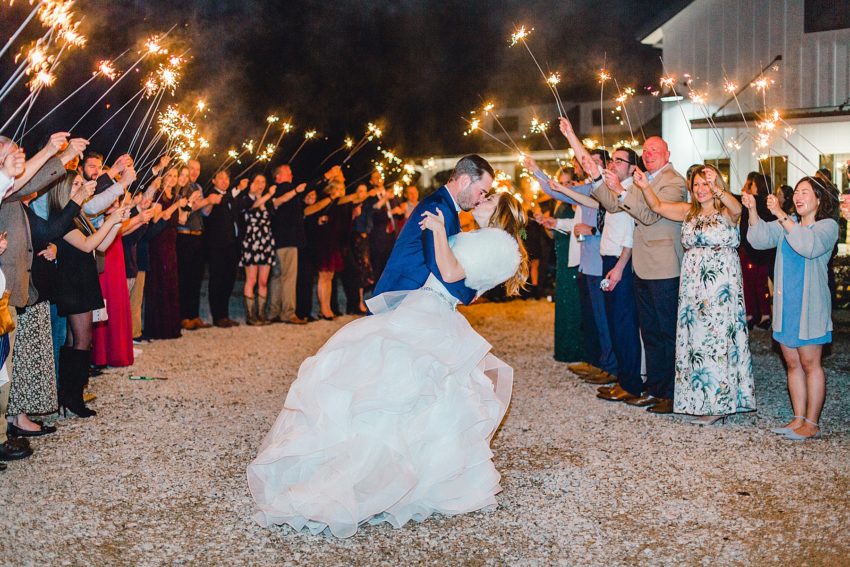 Christmas Winter Wedding (Emory, Texas) | Becca Sue Photography - www.beccasuephotography.com