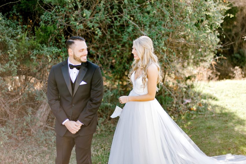 Black and Burgundy Winter Wedding (Grapevine, Texas) | Becca Sue Photography - www.beccasuephotography.com