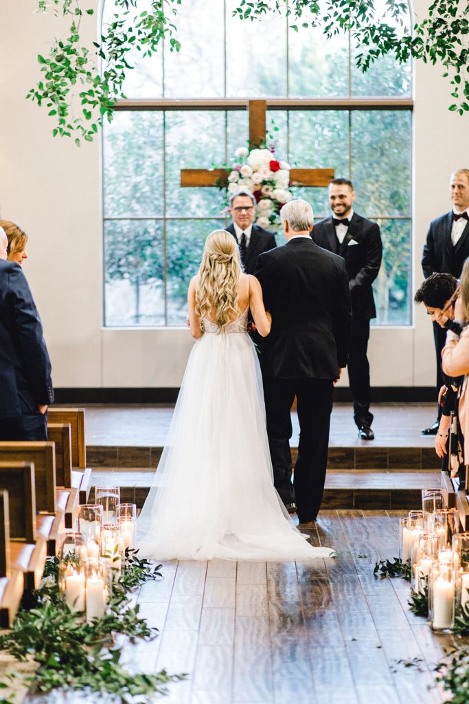 Black and Burgundy Winter Wedding (Grapevine, Texas) | Becca Sue Photography - www.beccasuephotography.com