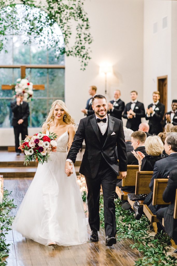 Black and Burgundy Winter Wedding (Grapevine, Texas) | Becca Sue Photography - www.beccasuephotography.com