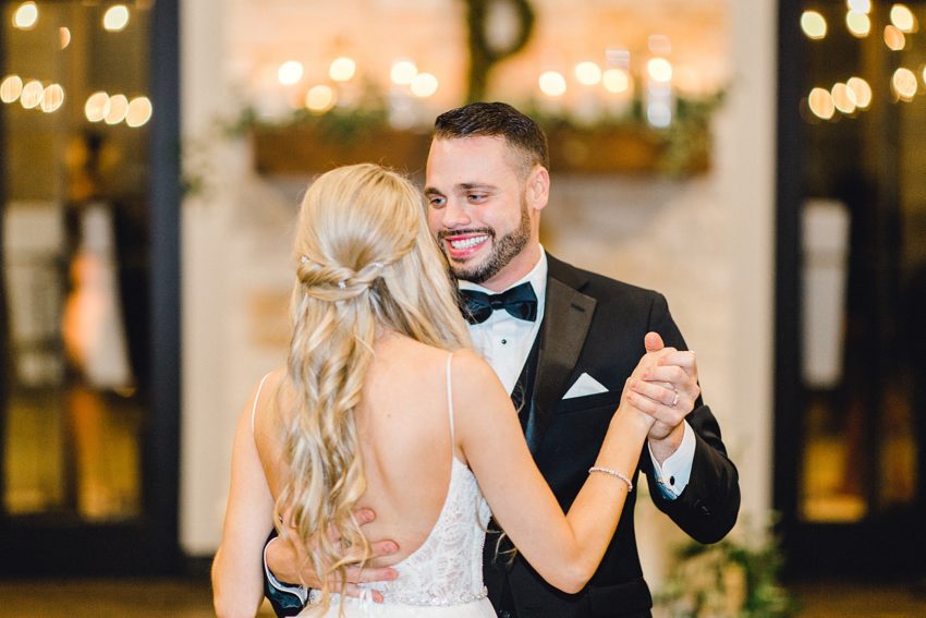 Black and Burgundy Winter Wedding (Grapevine, Texas) | Becca Sue Photography - www.beccasuephotography.com