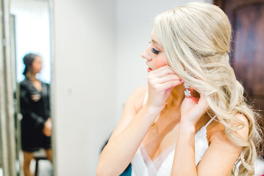 Black and Burgundy Winter Wedding (Grapevine, Texas) | Becca Sue Photography - www.beccasuephotography.com