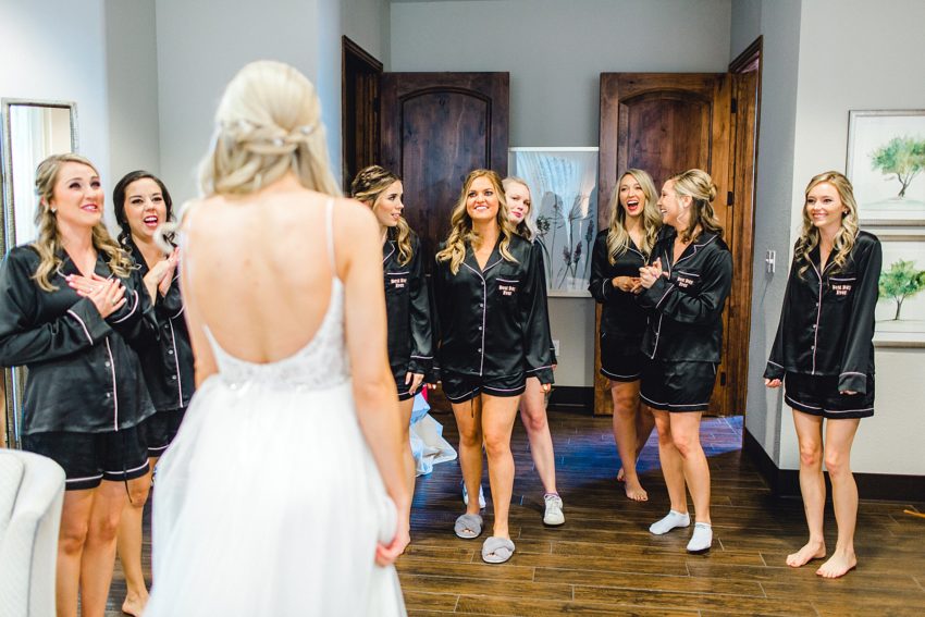 Black and Burgundy Winter Wedding (Grapevine, Texas) | Becca Sue Photography - www.beccasuephotography.com
