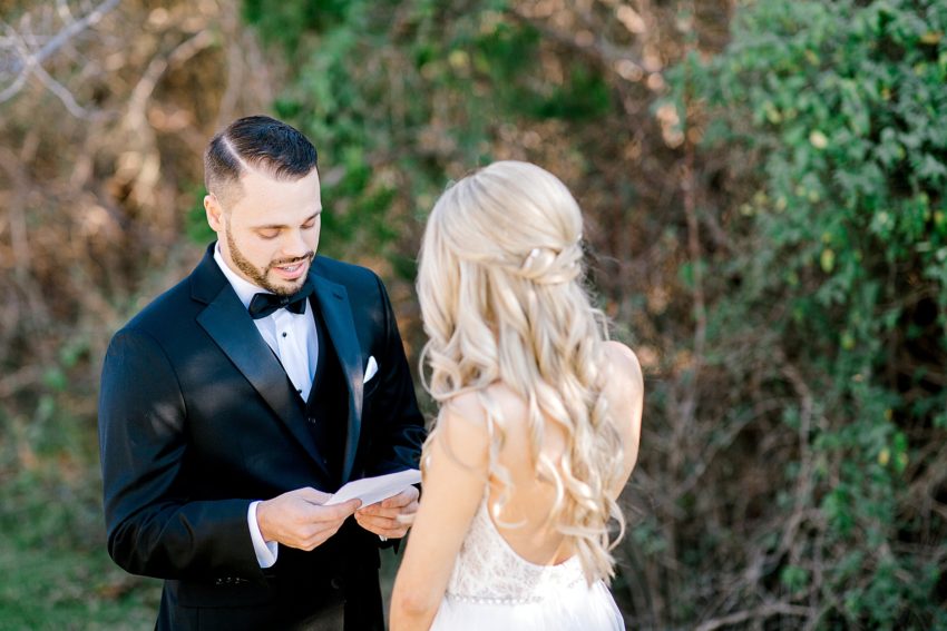 Black and Burgundy Winter Wedding (Grapevine, Texas) | Becca Sue Photography - www.beccasuephotography.com