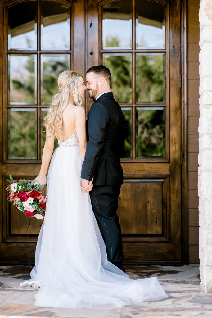 Black and Burgundy Winter Wedding (Grapevine, Texas) | Becca Sue Photography - www.beccasuephotography.com