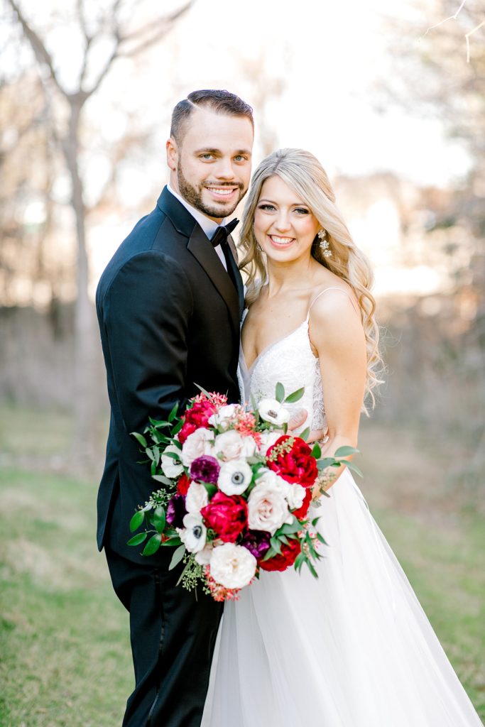Black and Burgundy Winter Wedding (Grapevine, Texas) | Becca Sue Photography - www.beccasuephotography.com