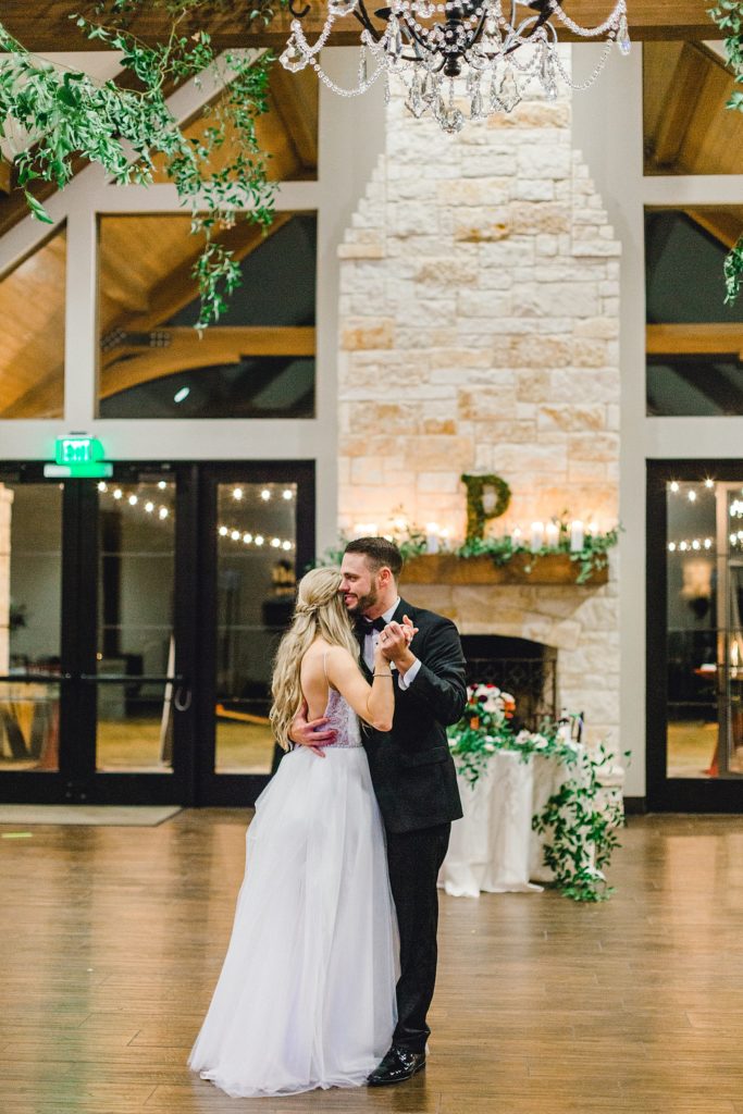 Black and Burgundy Winter Wedding (Grapevine, Texas) | Becca Sue Photography - www.beccasuephotography.com