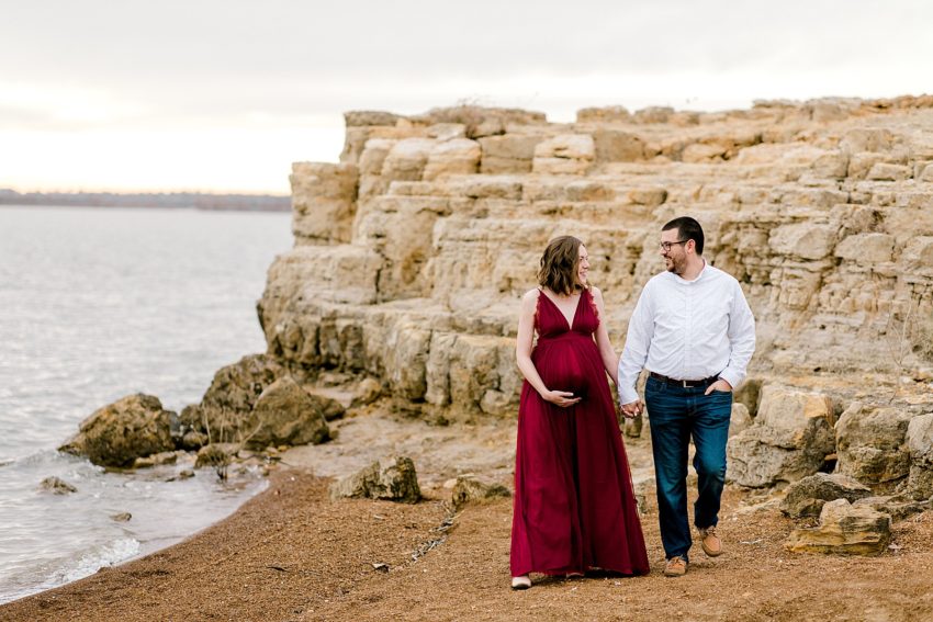 Lakeside Maternity Session (Grapevine, Texas) | Becca Sue Photography - beccasuephotography.com