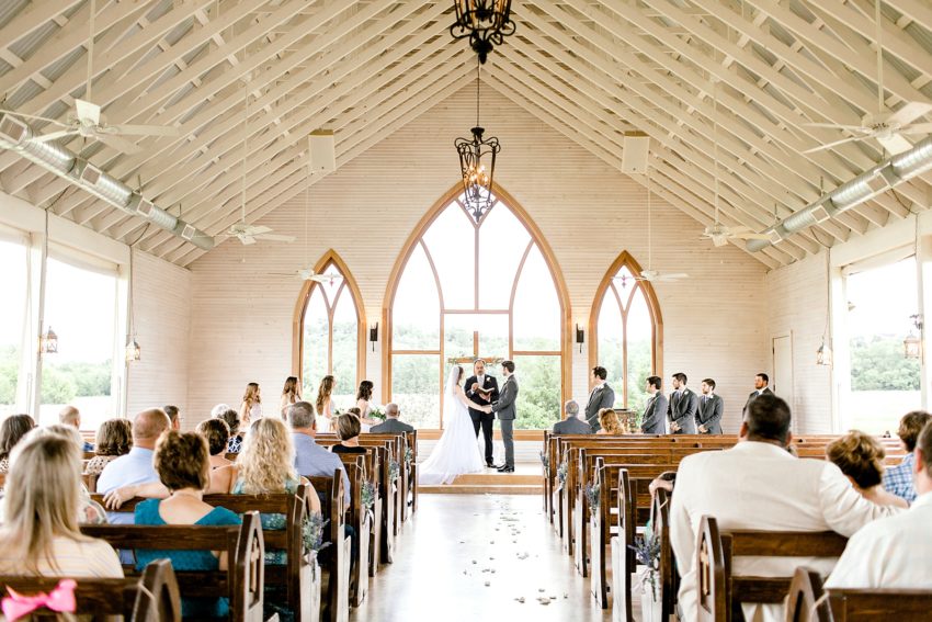 Sweet Summer Wedding (Weatherford, Texas) | Becca Sue Photography www.beccasuephotography.com