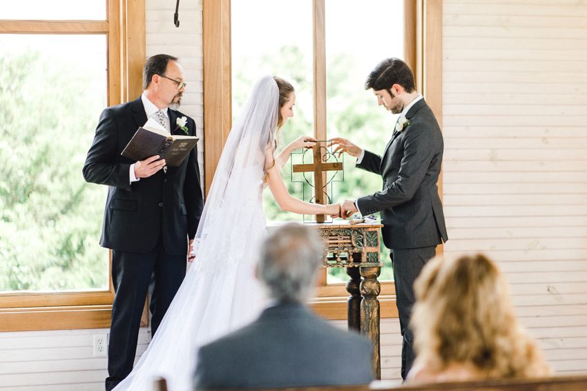 Sweet Summer Wedding (Weatherford, Texas) | Becca Sue Photography www.beccasuephotography.com