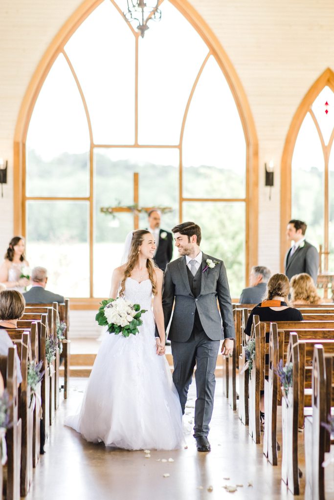 Sweet Summer Wedding (Weatherford, Texas) | Becca Sue Photography www.beccasuephotography.com