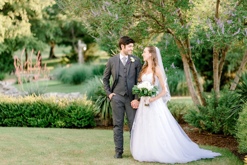 Sweet Summer Wedding (Weatherford, Texas) | Becca Sue Photography www.beccasuephotography.com