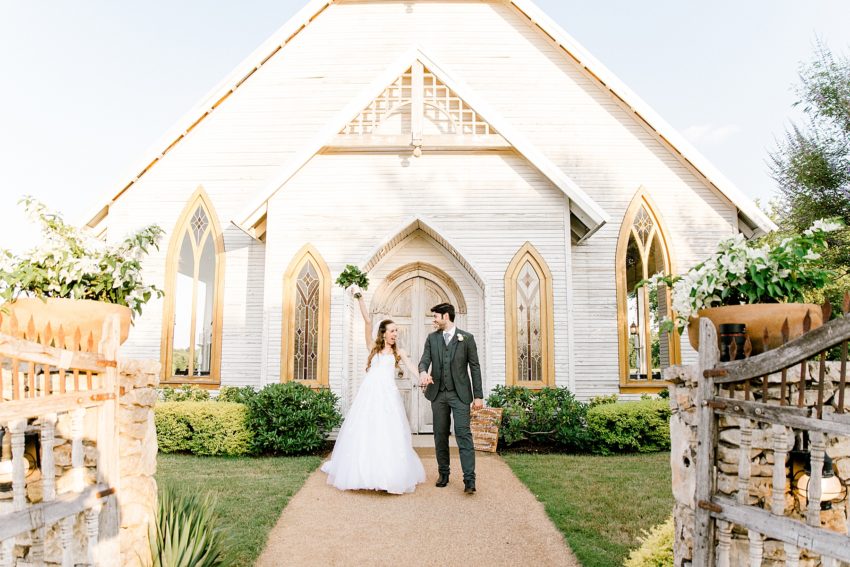 Sweet Summer Wedding (Weatherford, Texas) | Becca Sue Photography www.beccasuephotography.com